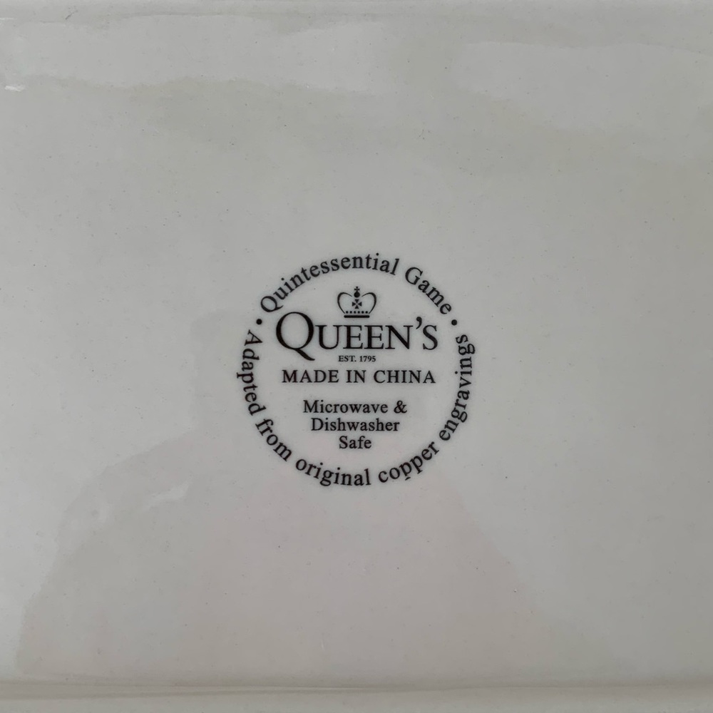 Queen’s Quintessential Game Rectangular Baker - Picture 8 of 10